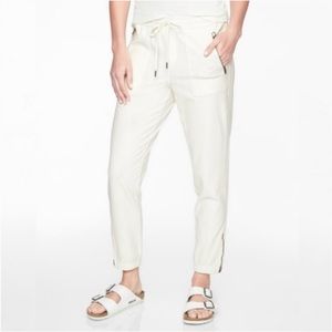 ATHLETA Farallon Stretch Jogger Pant in Putty Size 8